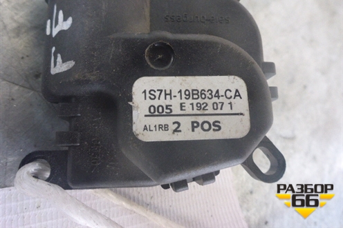 Моторчик заслонки отопителя (1S7H19B634CA) для Ford Focus 2 с 2005-2008г