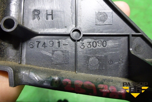 Накладка двери передней правой уголок (6749133090) для Toyota Camry CV3 с 2001-2006г