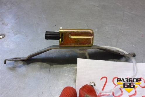 Датчик AIR BAG (задний правый) (8983333040) для Toyota Camry CV3 с 2001-2006г