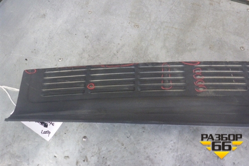 Накладка заднего бампера (до 2012г) (5216260040) для Toyota Land Cruiser (200) с 2008г
