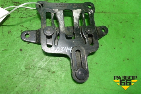 Кронштейн петли капота правый (новый) (51237184436) для BMW 5-серия F10/F11 с 2009-2016г