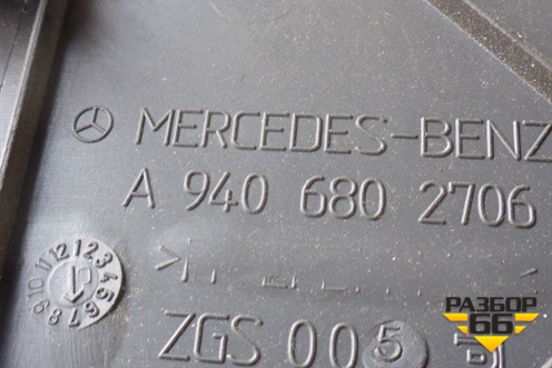 Накладка на торпедо  (Левая боковая) (A9406802706) для Mercedes Benz  TRUCK Axor 2 с 2004г