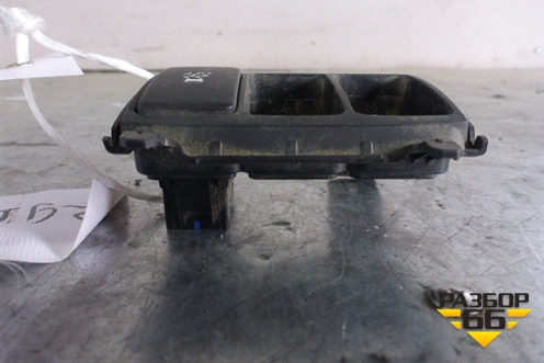Кнопка (см фото) для Honda CR-V(RM) с 2012г