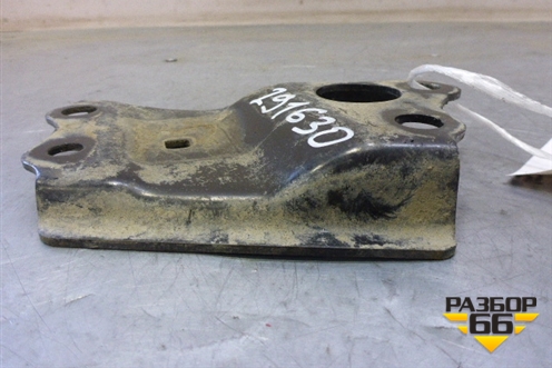 Кронштейн подрамника правый (передний) (5225502010) для Toyota Auris с 2006-2012г
