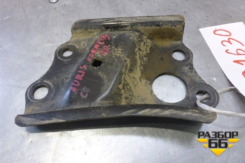 Кронштейн подрамника правый (передний) (5225502010) для Toyota Auris с 2006-2012г