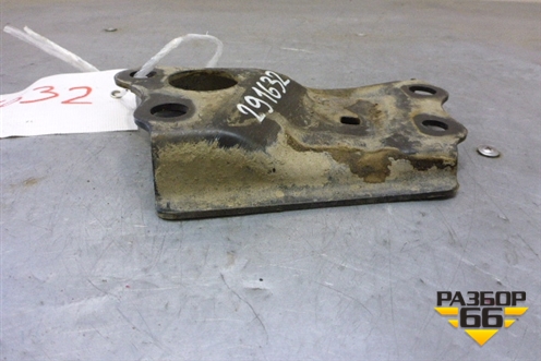 Кронштейн подрамника левый (передний) (5225602010) для Toyota Auris с 2006-2012г