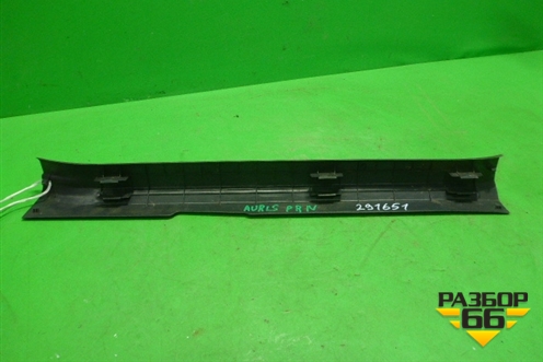 Накладка порога внутренняя переднего правого (6791302150) для Toyota Auris с 2006-2012г