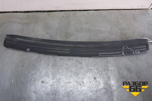 Накладка заднего бампера (верхняя) (LR005751) для Land Rover Freelander 2 с 2007г