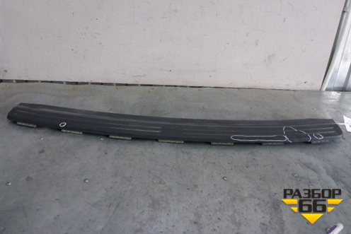 Накладка заднего бампера (верхняя) (LR005751) для Land Rover Freelander 2 с 2007г
