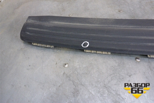 Накладка заднего бампера (верхняя) (LR005751) для Land Rover Freelander 2 с 2007г