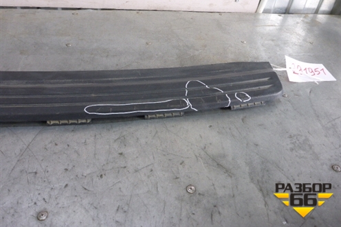 Накладка заднего бампера (верхняя) (LR005751) для Land Rover Freelander 2 с 2007г