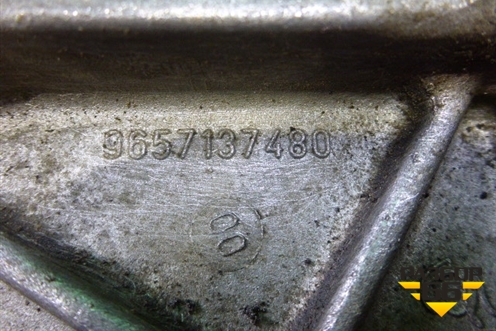 Кронштейн компрессора кондиционера (9657137480) для Citroen C4 с 2005-2011г