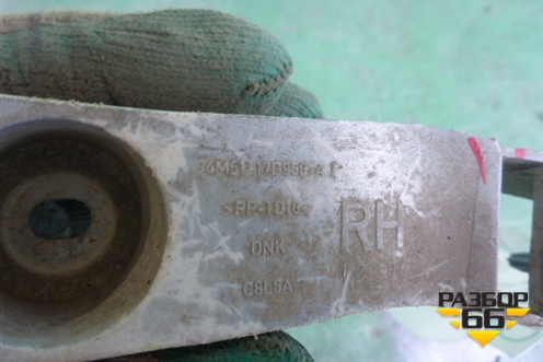 Кронштейн переднего бампера правый (4M5117D958A) для Ford Focus 2 с 2005-2008г