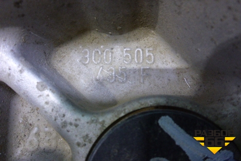 Кулак задний левый (3C0505435F) для Volkswagen Passat (B6) с 2005-2010г