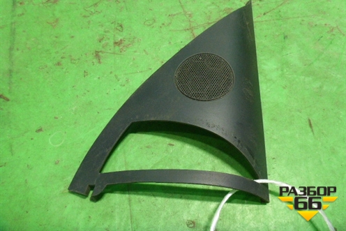 Накладка двери передней правой уголок (7L6837994) для Volkswagen Touareg c 2002-2010г