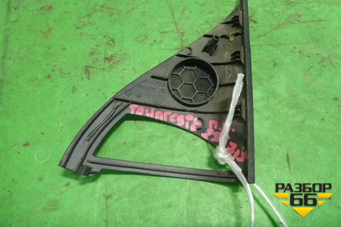 Накладка двери передней левой уголок (7L6837993) для Volkswagen Touareg c 2002-2010г