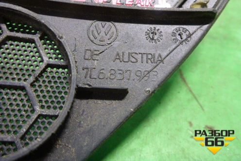 Накладка двери передней левой уголок (7L6837993) для Volkswagen Touareg c 2002-2010г