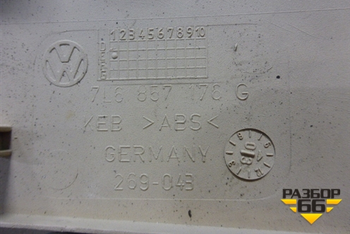 Накладка на торпедо (боковая правая) (7L6857176G) для Volkswagen Touareg c 2002-2010г
