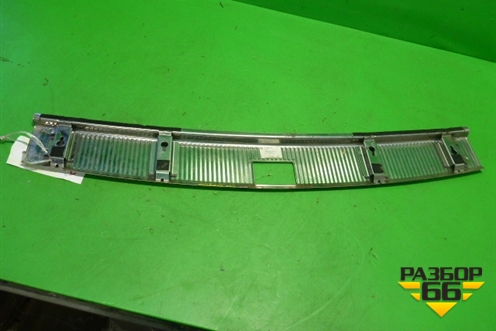 Обшивка багажника на заднюю панель (7L6863459) для Volkswagen Touareg c 2002-2010г
