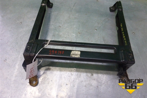 Кронштейн сиденья (переднего левого) (7L0881677B) для Volkswagen Touareg c 2002-2010г
