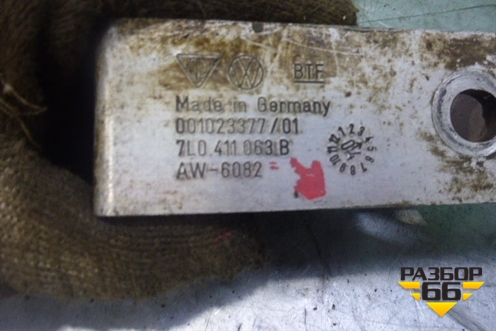 Кронштейн переднего стабилизатора (7L0411063B) для Volkswagen Touareg c 2002-2010г
