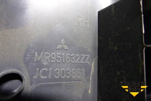 Обшивка стойки задняя верхняя правая (MR951632ZZ) для Mitsubishi Colt с 2004г