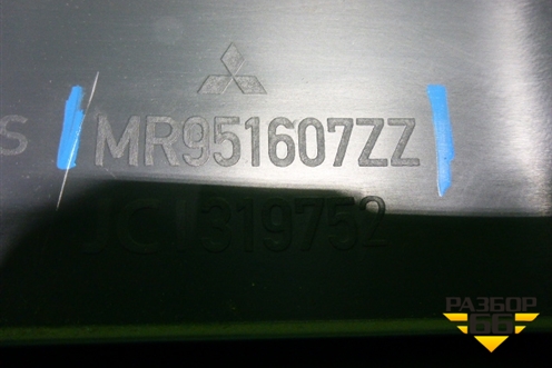 Обшивка стойки центральная нижняя левая (MR951607ZZ) для Mitsubishi Colt с 2004г