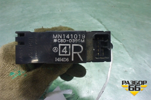 Кнопка стеклоподъёмника (задняя правая) (MN141019) для Mitsubishi Colt с 2004г