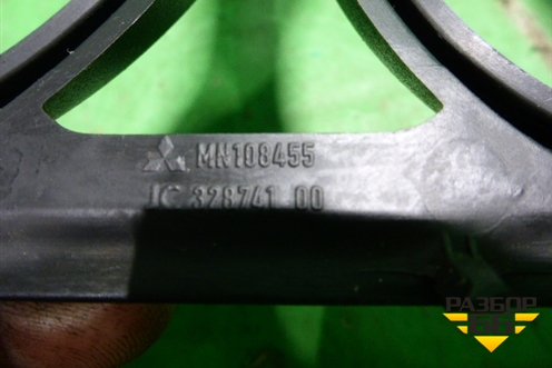 Накладка на щиток приборов (MN108455) для Mitsubishi Colt с 2004г