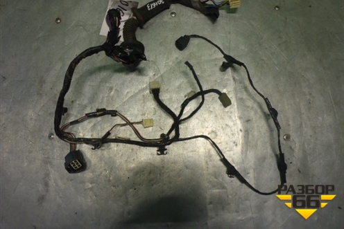 Проводка двери передней правой (MN108071) для Mitsubishi Colt с 2004г