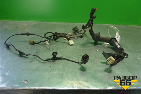 Проводка двери передней правой (MN108071) для Mitsubishi Colt с 2004г