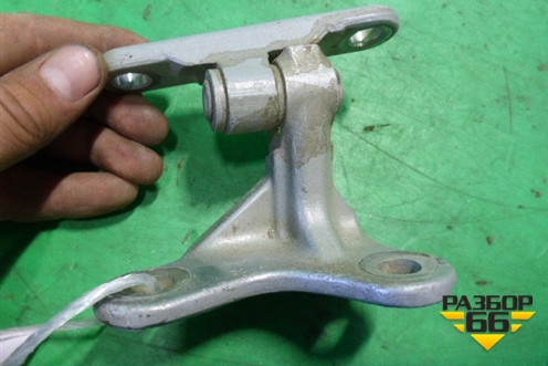 Петля двери задней левой верхняя (MR959093) для Mitsubishi Colt с 2004г