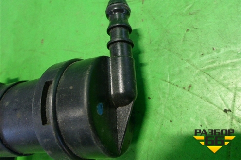 Форсунка омывателя фары правая (8E0955102) для Audi A4 (В6) с 2000-2006г