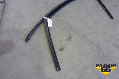Уплотнитель стекла двери передней левой (3T0837431E) для Skoda Superb с 2008-2015г