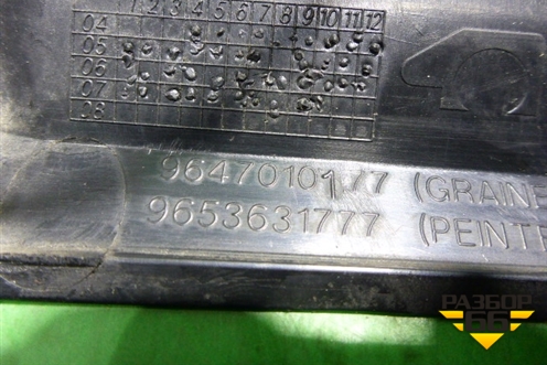 Накладка стойки (левая) (9647010177) для Citroen C4 с 2005-2011г