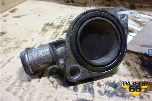 Фланец двигателя системы охлаждения (90573185) для Opel Vectra C с 2002-2008г
