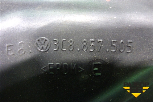 Уплотнитель стекла двери передней левой (уголок) (3C8857505) для Volkswagen Passat-CC с 2008г