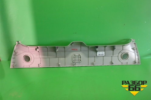 Обшивка двери багажника (верхней) (6793560080) для Toyota Land Cruiser (200) с 2008г
