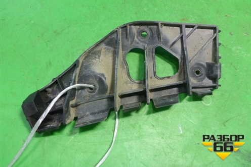 Кронштейн заднего бампера правый (под фонарь) (8200735450) для Renault Sandero с 2009-2014г