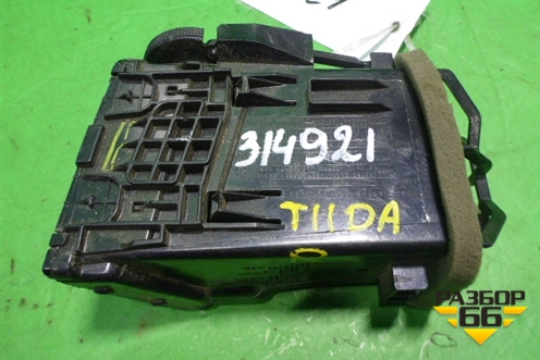Дефлектор воздушный правый (68760EL00A) для Nissan Tiida (C11X) с 2004-2013г