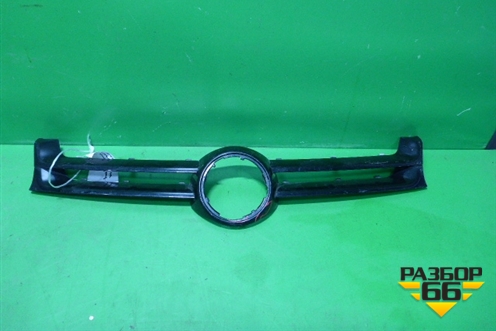 Накладка на решетку радиатора (1K0853653) для Volkswagen Golf V с 2003-2009г