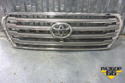 Решетка радиатора (после 2012г до 2015г под камеру) (5311460110) для Toyota Land Cruiser (200) с 2008г