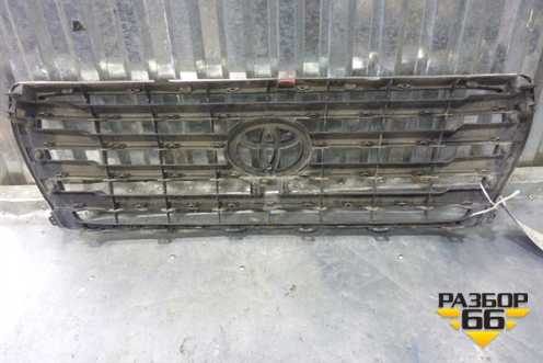 Решетка радиатора (после 2012г до 2015г под камеру) (5311460110) для Toyota Land Cruiser (200) с 2008г