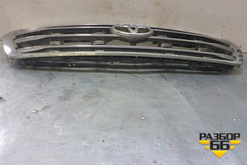 Решетка радиатора (до 2012г не под камеру) (5310160580) для Toyota Land Cruiser (200) с 2008г