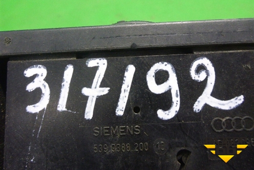 Дефлектор воздушный центральный (4D0820951) для Audi A8 с 1998-2003г
