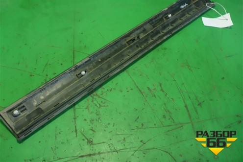 Накладка двери передней правой (до 2012г не крашеная) (8R0853960D) для Audi Q5 c 2008-2017г