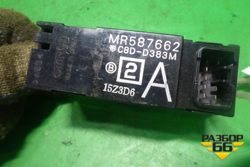 Кнопка стеклоподъёмника (предняя правая) (MR587662) для Mitsubishi Colt с 2004г