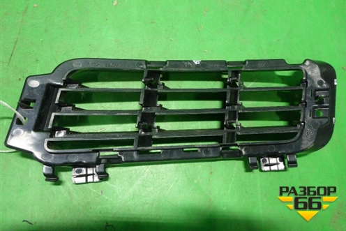 Решетка в передний бампер правая (новая) (CK5217F908AA) для Land Rover Range Rover 4 с 2013-2022г