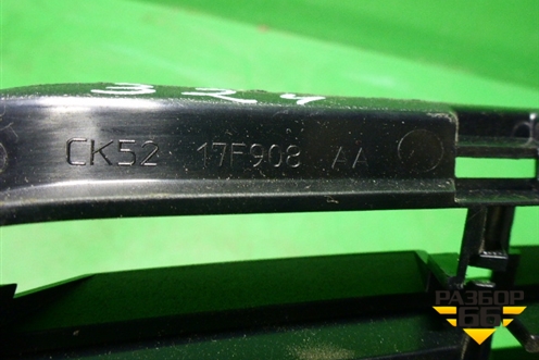 Решетка в передний бампер правая (новая) (CK5217F908AA) для Land Rover Range Rover 4 с 2013-2022г