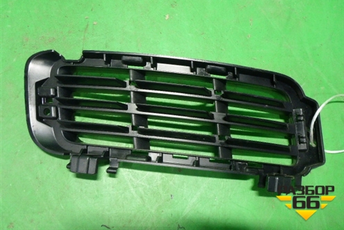 Решетка в передний бампер правая (новая) (CK5217F908AA) для Land Rover Range Rover 4 с 2013-2022г